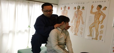 首の矯正