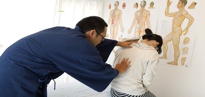 関節の歪みの検査